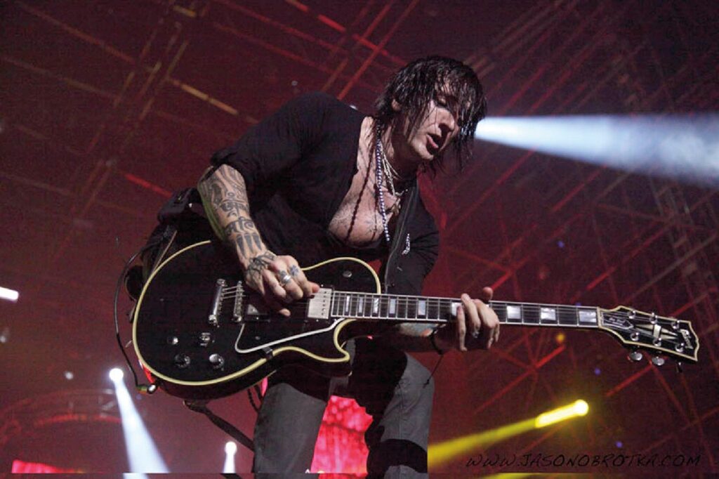 Richard Fortus: The Iconic Guitarist Behind the Strings